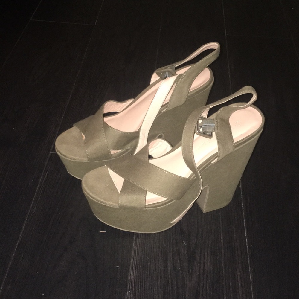 4” heels “wild diva lounge” army green color